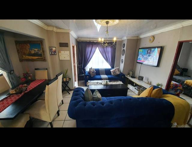 2 BEDROOM HOUSE FOR SALE IN KARENPARK